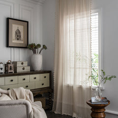 Rideau sur mesure en coton ivoire Emelia avec œillets en crochet transparent Rideau sur mesure en coton ivoire Emelia avec œillets en crochet transparent