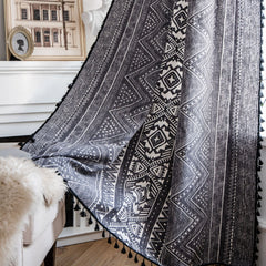 Kora Schwarze Geometrische Boho Lichtdurchlässige Maßgeschneiderte Vorhänge mit Quasten Kora Schwarze Geometrische Boho Lichtdurchlässige Maßgeschneiderte Vorhänge mit Quasten