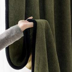 Rideaux occultants thermiques en chenille rubis vert avec bordure noire Rideaux occultants thermiques en chenille rubis vert avec bordure noire