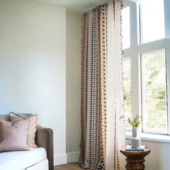 Maßgeschneiderter Vorhang mit geometrischen, durchsichtigen Ösen in Aubre-Elfenbein